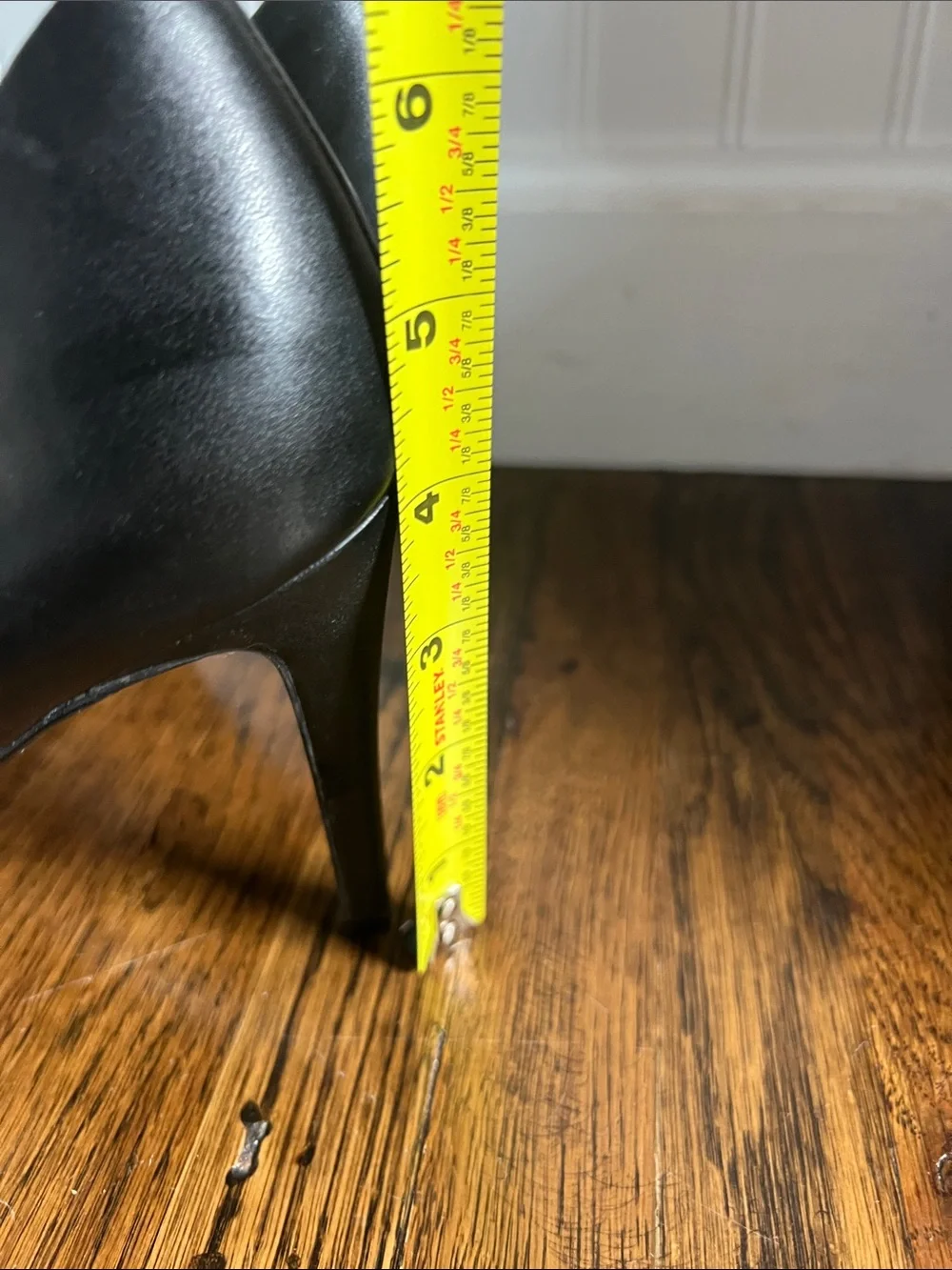 Classic Black Pointed-Toe Women’s Pumps all leather